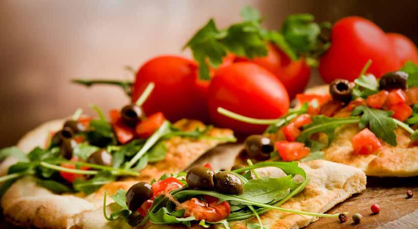 *Pizzoihin joiden nimessä lukee Rustico, voit valita joko tavallisen tai rustico-pizzapohjan Pizzojen lisätäytteet +1.