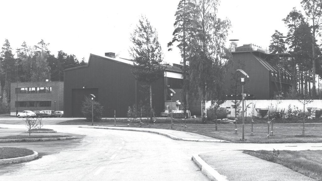 Lämpömiehenkuja 3 on valmistunut vuonna 1963 ja Kivimiehentie 4:än Paloteknillinen laboratorio