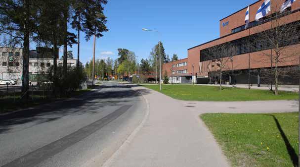 Kivimiehen alueen länsireunalle. Tekniikantieltä on suora ajoyhteys vain tien varren rakennuksiin. Kivimiehen alueen sisälle johtaa kuitenkin kevyenliikenteenväylä, Tietäjänpolku.