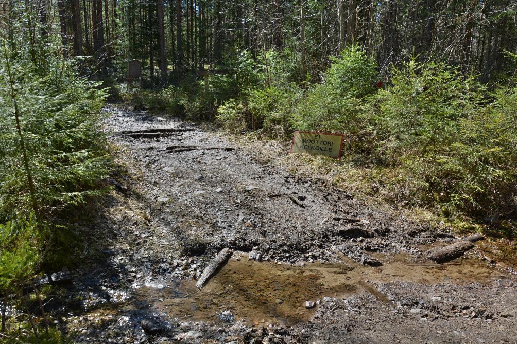 Yllä: Tykkitien pohjoisosa ja kapulatien