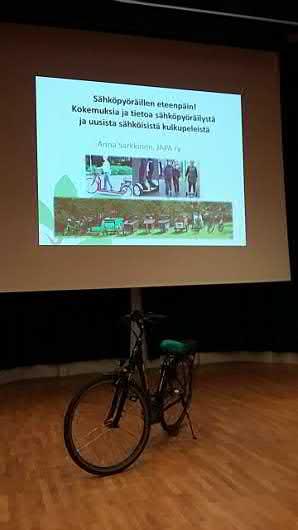 Sähköpyöräillen!