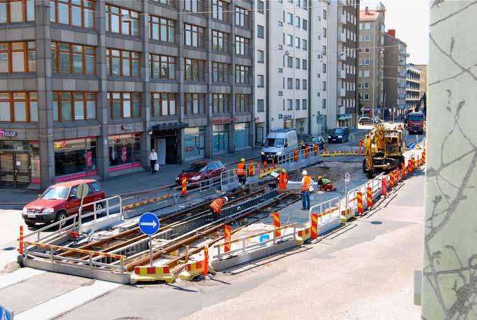 Ruoholahden bussilinjat uusiksi Kun linjan 9 liikenne Länsiterminaaliin alkaa, lakkautetaan samalla aiemmista suunnitelmista poiketen bussilinjan 15A lisäksi myös linjat 15 ja 15V.