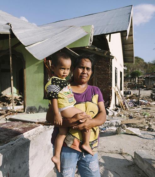 Brief in English WATER AND MUD TOOK EVERYTHING At the end of September, a severe earthquake and subsequent tsunami wiped away entire villages and cities on the coast of Sulawesi in Indonesia.