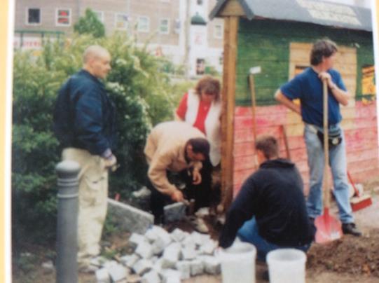 3 maata; LEBENSMITTE leimatun lähiön maehtinen timintakeskus KAMPA, Kansalaissallistuminen