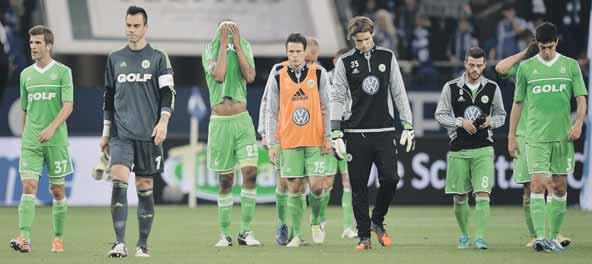 10 FUTBAL utorok 23. 10. 2012 ZAUJALO NA ZAHRANIČNÝCH TRÁVNIKOCH ZAUJALO NA ZAHRANIČNÝCH TRÁVNIKOCH Triumf Juventusu, debut Farkaša, Kuckov gól V šlágri 8.