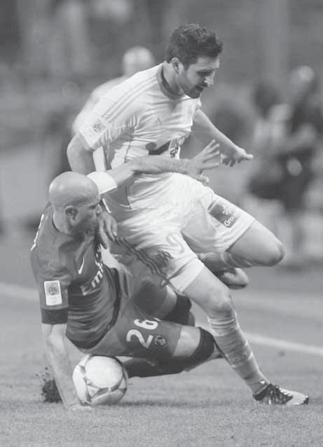 12 FUTBAL utorok 23. 10.