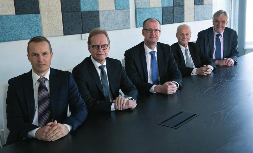 1. 2. 3. 4. 5. 4. HALLITUS JA JOHTORYHMÄ 3. 2. 1. HALLITUS JOHTORYHMÄ 1. Marko Sipola Hallituksen puheenjohtaja Syntymävuosi 1973 Hallituksen jäsen vuodesta 2017 Omistusosuus 17,3 % 1 2.