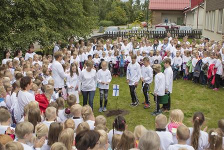 Etenkin lapsiperheet viihtyvät meillä, sillä turvallisen asumisen lisäksi varhaiskasvatuksen ja koulutuksen palvelut ovat modernit ja joustavat.