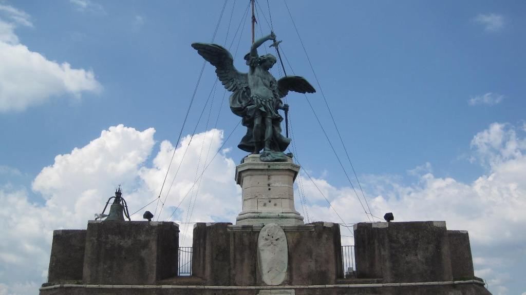 hautapaikka. Castel Sant Angelo oli todella suuri ja sitä ympäröi puisto- ja jokialue.