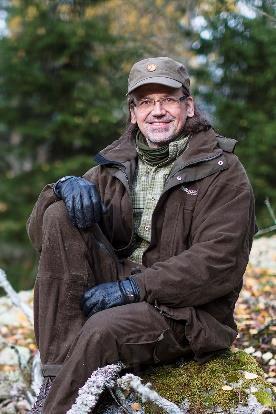 Lähes parin vuosikymmenen ajan olen ollut kirkon palveluksesta eri tehtävissä, mm. työpaikkapappina ja aluekappalaisena.