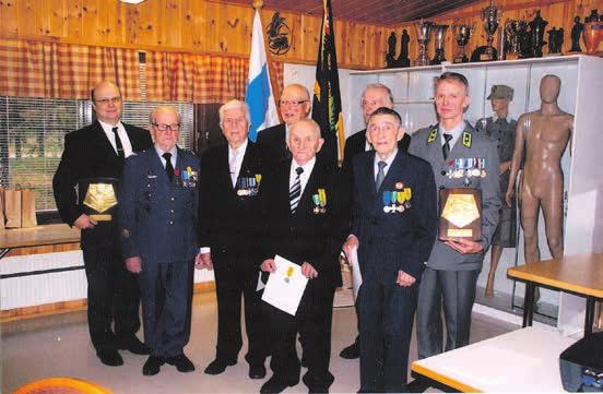 Juhlahuoneen pöydät muodostivat laajan kehän, ja sen ympärillä olivat istuimet. Nähtiin ja kuultiin, mitä kerrottiin. Järjestelyistä vastasivat killan puheenjohtaja ja sihteeri.