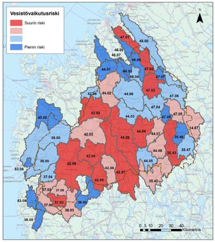Kuva 7. Valuma-alueiden vesistövaikutusriski 2. jakovaiheen valuma-alueittain. Vesistövaikutusriski on lukuarvo, joka kuvaa sitä, kuinka suuri käyttö- ja suojeluarvo ja herkkyys valumaalueella on.
