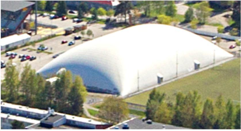 Kuopion kaupunki Keskuskentän jalkapallostadion 9 Nykyinen katettu pääkatsomo on rakennettu vuonna 2005. Pääkatsomon yleisökapasiteetti on noin 2700 erillisistuinta.