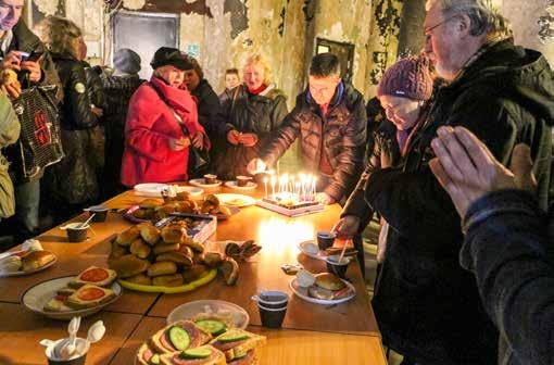 Kun suomenkielinen lehti eriytyi venäjänkielisestä vuonna 2003, uuden ulkoasun suunnitteli Riitta Hyövälti, joka taittoi leh- Neljännesvuosisata uutisointia ja luterilaisen uskon kuvaamista.