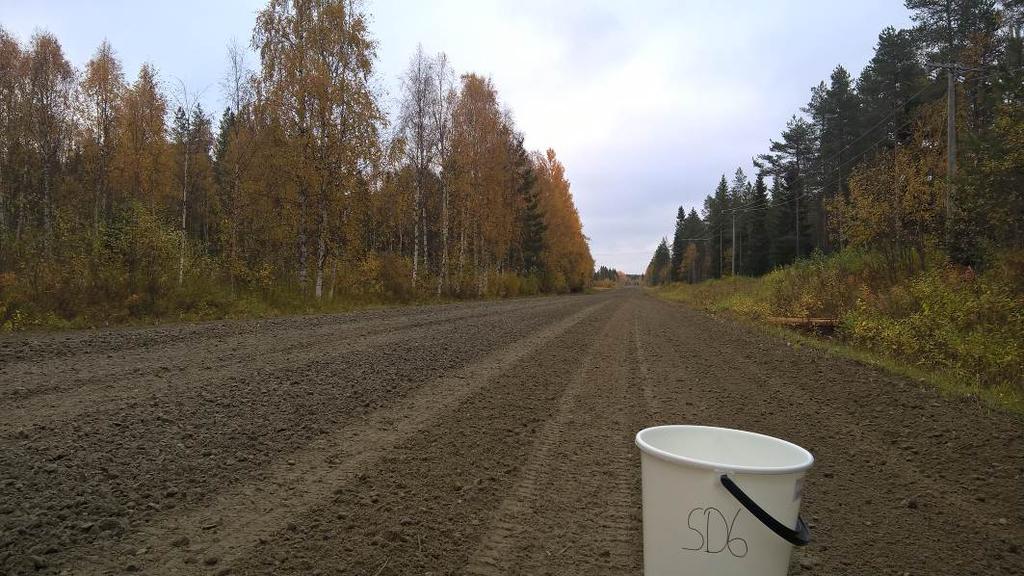 41 Kuva 25. Tutkittujen näytteiden keskimääräinen rakeisuus (vihreä) ja käytetyn sorastusmurskeen tyyppirakeisuus (sininen) alueurakan SD kohteessa 1.