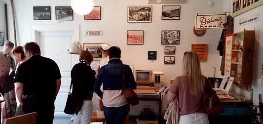 Esinekokoelmat Museoesineitä on kokoelmissa noin 19 880. Esinekokoelmiin otettiin vastaan vuoden kuluessa 40 esinettä. Kokoelmista on luetteloitu 12 150 (sis.