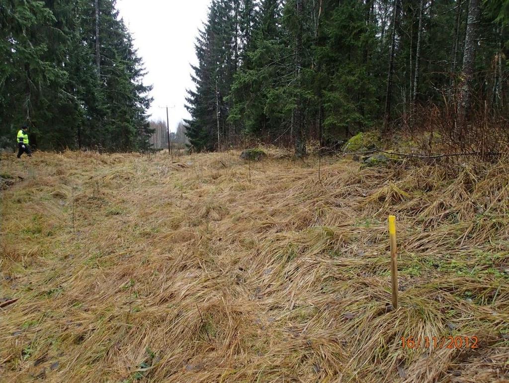 7 Vesihuoltolinjan pohjoinen kulmapiste rinteessä.