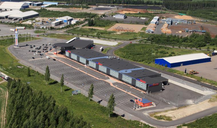 Suunnittelualueen pohjois- ja itäpuolella on teollisuus- ja varastorakennuksia, jotka ovat rakentuneet pääosin 2000-luvun alkuvuosina.