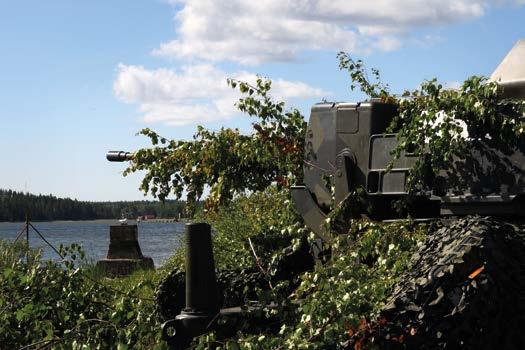 Maihinnousun torjuntaa vahvojen rannikkoalueiden johdossa Rannikkopuolustuksen uhkamalliksi 1980-luvulla muodostui korkean valmiuden joukoin suoritettava maihinnousu- maahanlaskuoperaatio, joka