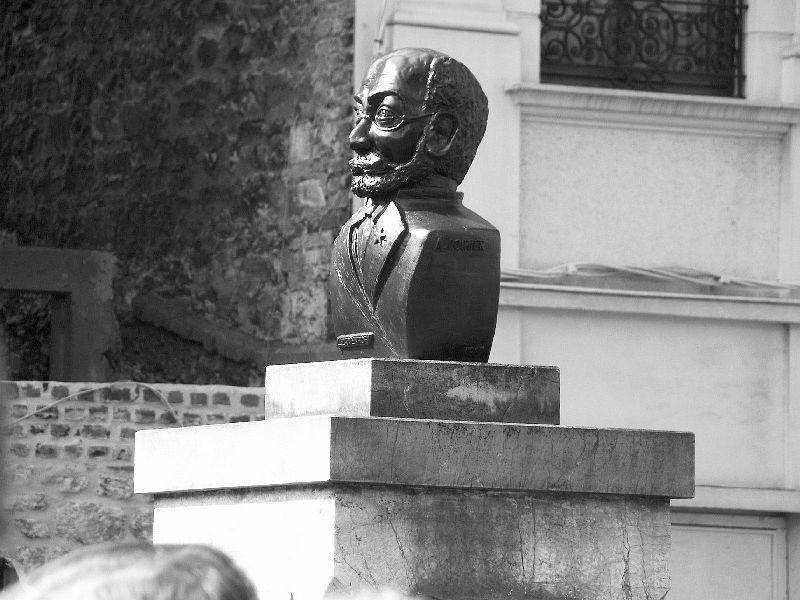 Historio En Boulognesur-Mer busto de L.L. Zamenhof supergardis la centjaran jubileon de la unua Universala Kongreso. Fotoj: Robert Bogenschneider, (robog@gmx.de).