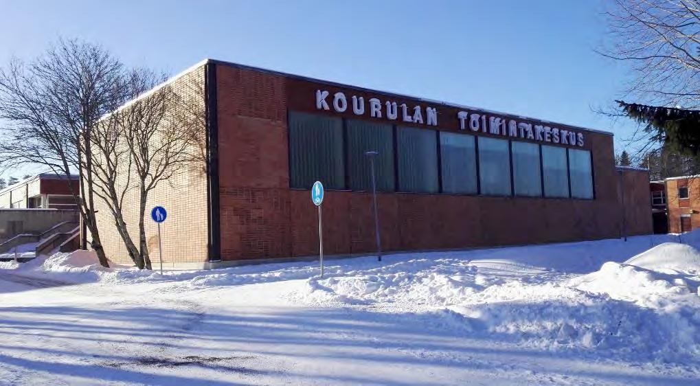 Kourulan monitoimitalo Kourulan monitoimitalo sijaitsee Kuusimäen koulun itäpuolella, Kourulan kenttien ja Katajakadun paikoitusalueen välissä Nurmelanraitin länsireunalla.
