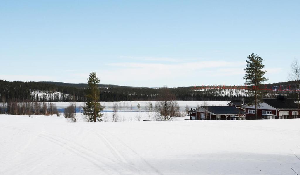 POSION KUNTA 80 Kuva 47. Valokuvasovite. Kuvanottopaikka nro 9. Näkymä Juujärven kylästä kaakkoon kohti voimalaaluetta. Etäisyys lähimpään voimalaan on noin 11 km. Kuva 48.