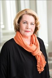 Seija Korhonen Kiinteistönvälittäjä, YKV, LKV, LVV, KiAT, Kaupanvahvistaja Helsingin OP-Kiinteistökeskus Oy LKV Hakaniemenranta 1, 00530