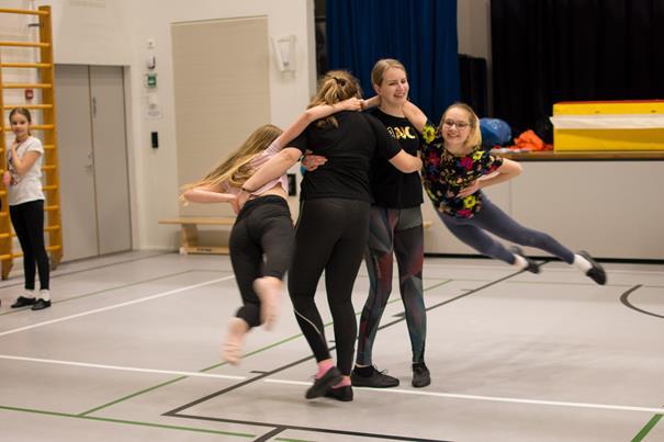 Säihke 11-12 v., kevätkaudella 7 tanssijaa, syyskaudella 6. keväällä keskiviikkoisin klo 16.45-18.00, syyskaudella klo 17.00-18.15.