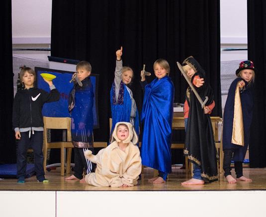 Käpylän peruskoulu (1 ryhmä) Ohjaaja: Hanna Häyhä Käpylän teatteriryhmässä on harjoiteltu teatteritaiteen perusteita ikäryhmälle sopivalla tavalla.