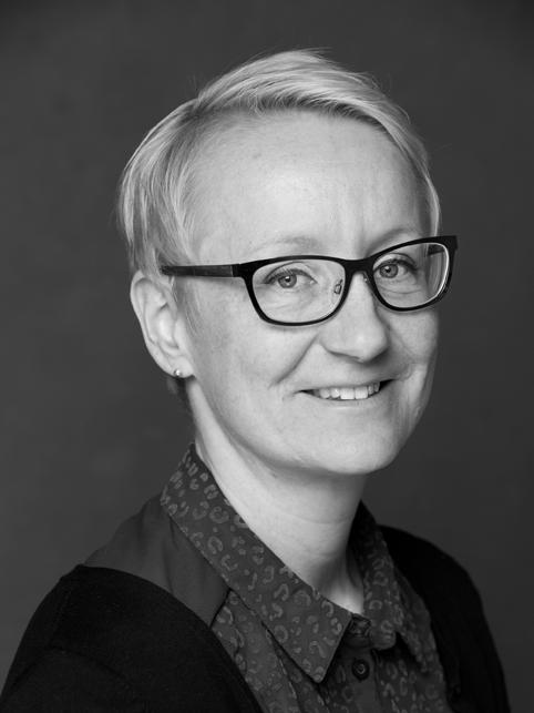 Suvi Kajaus YHTEYSTIEDOT: suvi.kajaus@gmail.com / +358 400 991 124 KIELITAITO: englanti (hyvä) Suvi Kajaus on monipuolinen tanssin ammattilainen: pedagogi, koreografi, tanssija ja hallinto-osaaja.