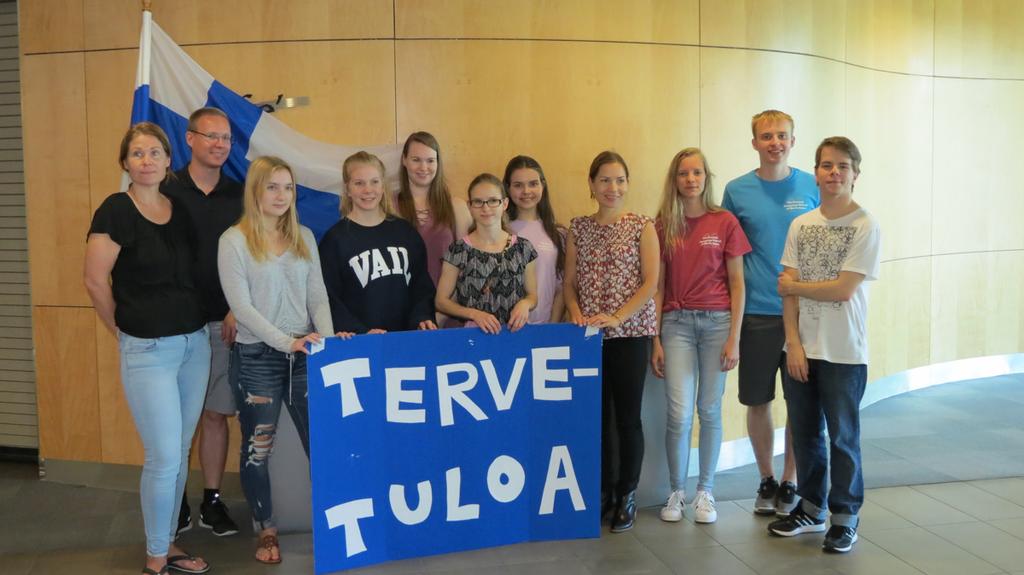 Ohjaajien kevätterveiset Hei kaikille! Suomi-koulun lukuvuosi on tullut päätökseen, ja varmasti monen katseet on suunnattu jo tulevaan kesään.