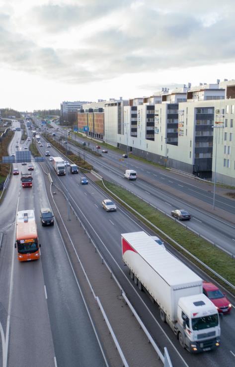 Tienkäyttömaksujen arvioituja vaikutuksia seudulla pääkaupunkiseudun aamuliikenne nopeutuu keskimäärin yli 10 % henkilöautomatkojen määrä vähenee noin 6 % kestävien liikkumismuotojen matkamäärä