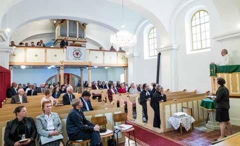 Inkerin kirkon uutisia Vierailu Unkariin Viime vuonna Petroskoissa järjestetyn suomalaisugrilaisten teologisen konferenssin jälkeen Inkerin kirkolle tuli kutsu Unkarista, jossa piispa Aarre Kuukauppi