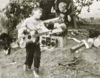 KALEVI SILTALA LVKn alkuvuosina järjestettiin Enonsaaressa lapsille suuri tapahtuma. Kelventeellä rantaregee soi vuonna 1985.