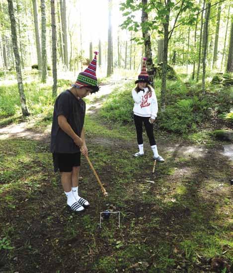 LVK:N KESÄKISAT 2017 Lennokinheitto Ensin oli tehtävänä taitella paperista lennokki.