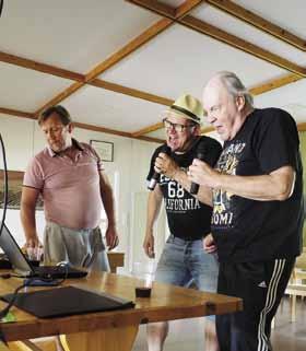 Haapa saaressa BONGATTUA Kalkkisten tummuvassa illassa alkoi karaoke sound-checkillä, jossa Jopi ja Retsi