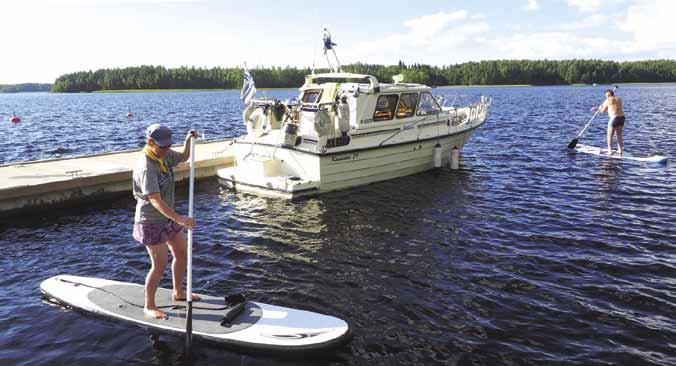 Taustalla ensikertalainen Jukka Jurvelin eteni aluksi tutisevin jaloin, mutta hetken kuluttua alkoi soutu jo