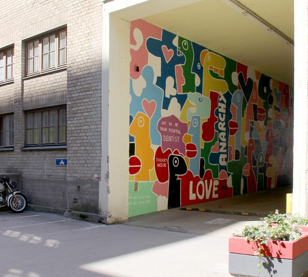 5 Taiteilija Thierry Noir on toteuttanut muutamia julkisia muraaleja Helsinkiin.