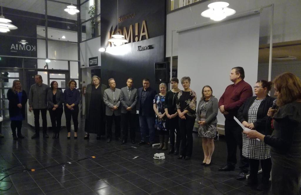 terveydenhoitaja Raija Mäki, kaupunginpuutarhuri Raija Talvitie ja