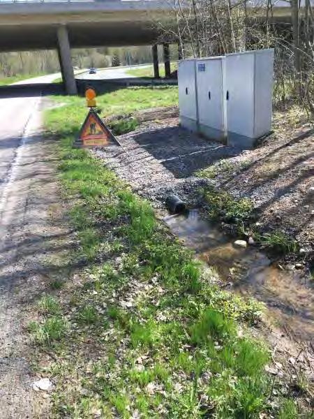 Uoma sukeltaa kaivoon, virtausreitti