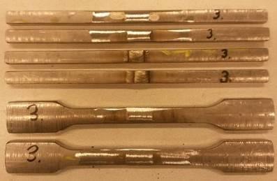 58 Kuva 35. Taivutus- ja vetokoesauvat. Taivutuskokeessa koesauvoja taivutettiin 180 astetta hydraulisella puristimella, jossa painimen halkaisija oli 25 mm ja tukirullien väli oli 40 mm.