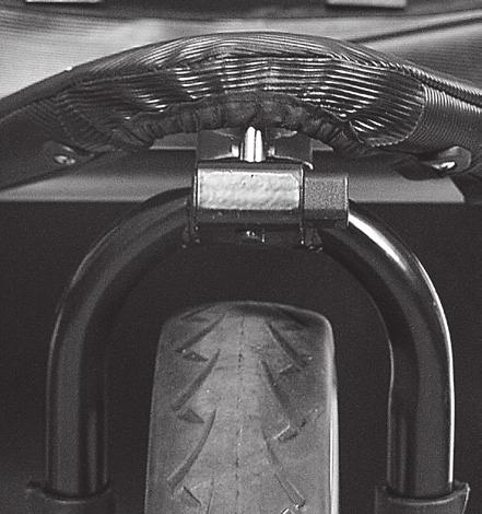 ENG Push the swivel lock to its right position to release the swivel function; push the swivel lock to the left to lock the