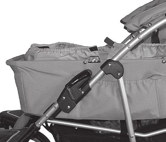 ADVARSEL Anvend aldrig en madras som er tykkere end 3 cm. ENG The mattress and pram body lining are removable. Open the hook-and-loop fasteners to remove the lining, e.g., for washing.
