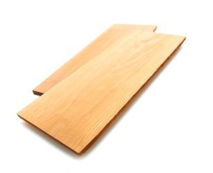 Kokonaisgrillausala 6452 cm 2, 2 posliiniemaloitua lämpimänäpitotasoa Tukevat, kaksipuoliset, valurautaiset grillausritilät Suuren grilliuunin vankat grillausritilät 9 mm:n ruostumatonta terästä