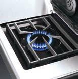 ruostumatonta terästä Flav-R-Wave -grillausjärjestelmä ruostumatonta terästä Linear-Flow -venttiilit ja 180 Sensi-Touch -säätimet Deluxe Accu-Temp -lämpömittari Elektroninen Sure-Lite