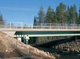 laaditaan alustavat kustannusarviot. Sillan jänneväliksi ja hyödylliseksi leveydeksi valittiin maastomallin ja alustavan väylägeometrian perusteella jm 19m ja HL=6,5 m.