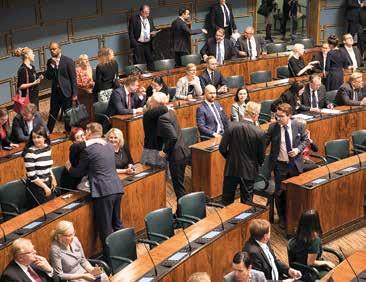 Eduskunta kokoontui vuoden 2017 ensimmäiseen täysistuntoonsa 1. helmikuuta Sibelius-Akatemian väliaikaistiloissa, joissa eduskunta toimi vielä kevätistuntokauden Eduskuntatalon peruskorjauksen takia.