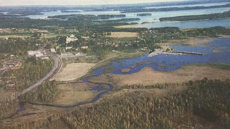 Kuvasta 5-7 nähdään ero Jouhenlahden kasvillisuudessa vuosien 1997 ja 2016 välillä.