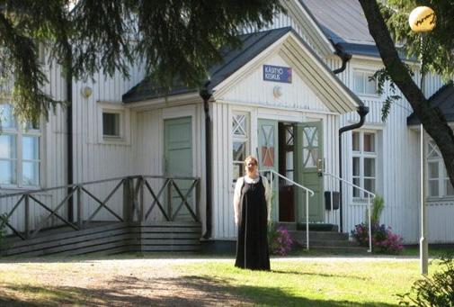 Hinta 8/6/0 euroa, tai Möhkön ruukin kausikortti tai museokortti, sisältää Möhkön ruukin museoon sisäänpääsyn.