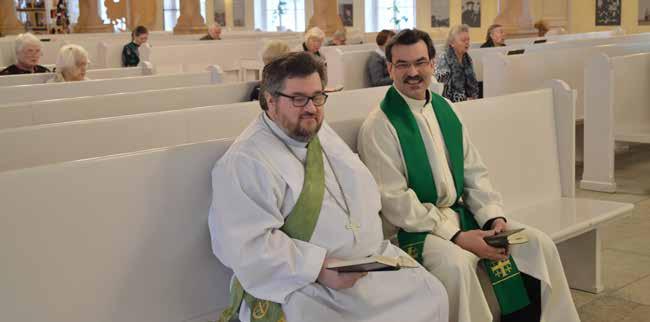 KESKISET 10 Hannu toimittamassa yhdessä Petteri Mannermaan kanssa suomenkielistä jumalanpalvelusta Pyhän Marian kirkossa. Tervehdys Pietarista!